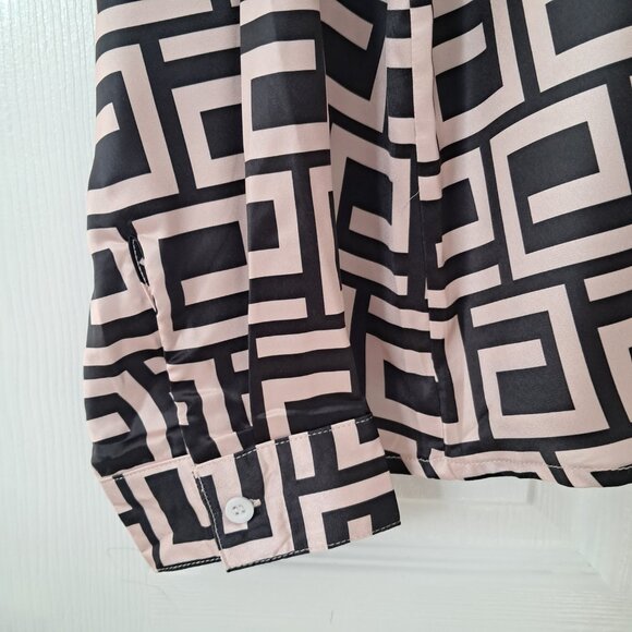 Made with Love NWT Women's Plus Size Geometric print blouse- XXL - Picture 2 of 6